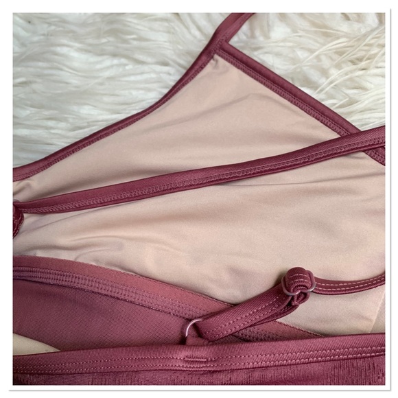 Alo Yoga Aria Bra Mauve Color Pull On Adjustable Straps Size Large - Picture 3 of 8